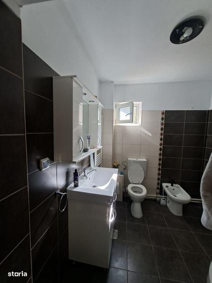 Casă cu 4 camere cu Teren 2600 Mp în Central