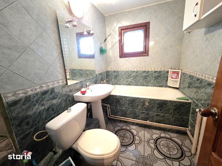 Apartament cu 4 camere decomandat în Micro 3