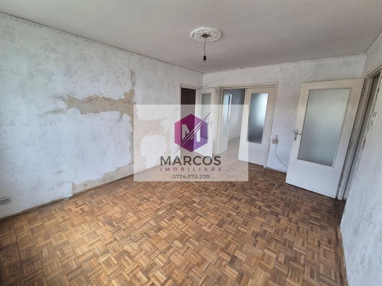 Apartament cu 3 camere semidecomandat în Micro I