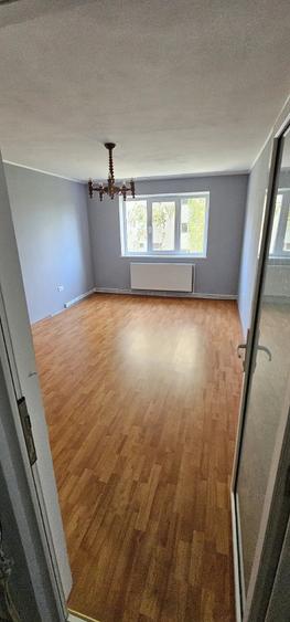Apartament cu 3 camere decomandat în Simeria