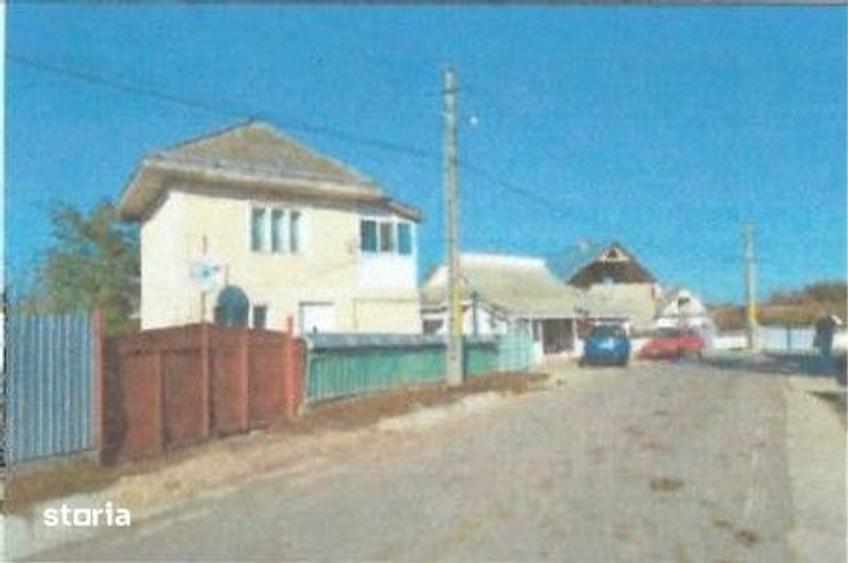 Casă cu 2 camere cu Teren 200 Mp în Central