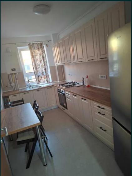 Apartament cu 2 camere decomandat, mobilat în Tractorul