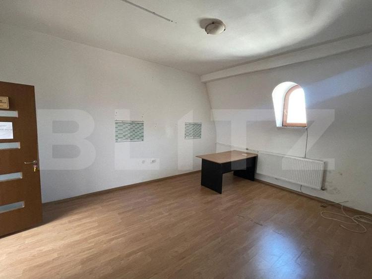 Birou, de 22 mp, în Central
