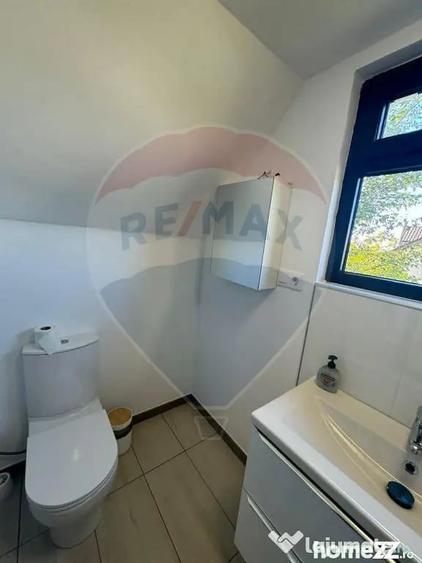 Casă cu 5 camere cu Teren 481 Mp în Domnești
