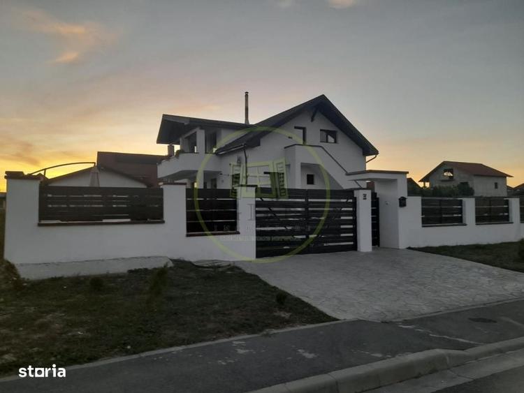 Casă cu 4 camere cu Teren 700 Mp în Central