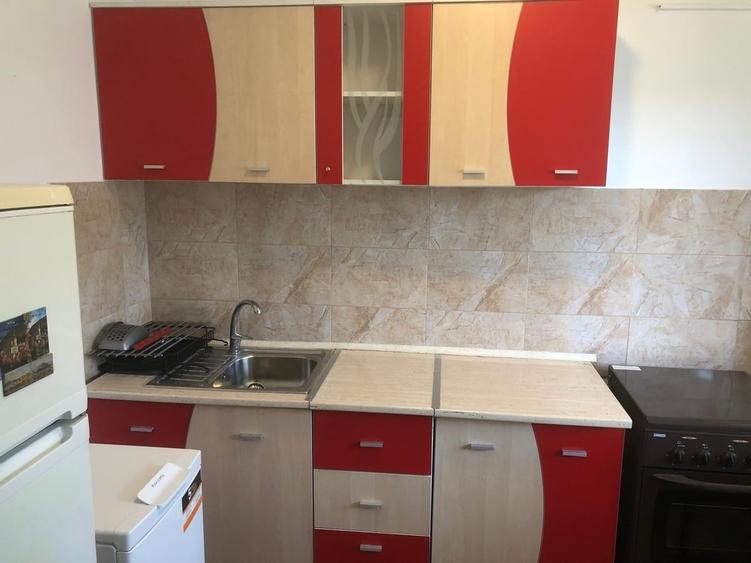 Apartament cu 2 camere semidecomandat în 1 Mai