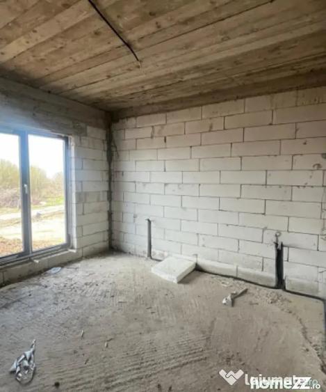 Casă cu 5 camere cu Teren 242 Mp în Central