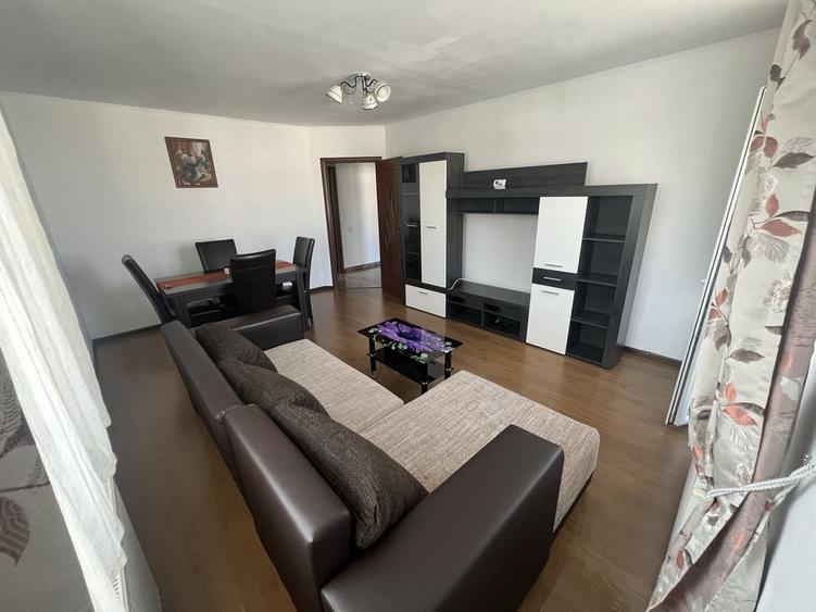 Apartament cu 3 camere decomandat în Florești