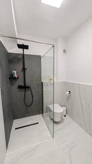 Apartament cu 3 camere semidecomandat, mobilat în Periferie