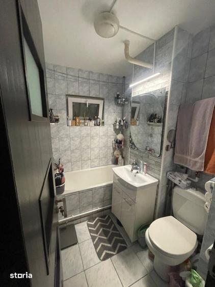 Apartament cu 3 camere în Craiovița Nouă