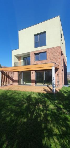 Casă cu 4 camere în Gruia