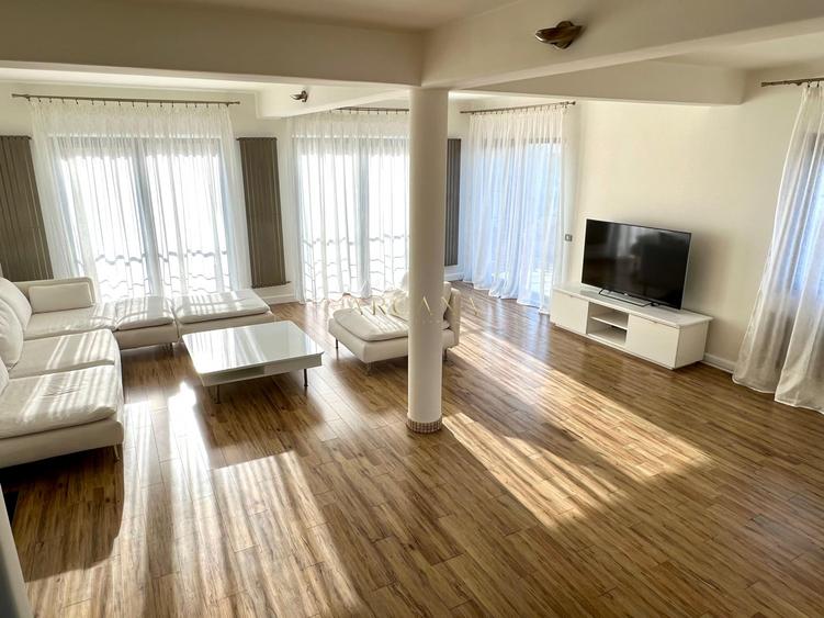 Apartament cu 4 camere semidecomandat, mobilat în Zorilor