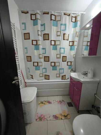 Apartament cu 2 camere semidecomandat în Craiovei
