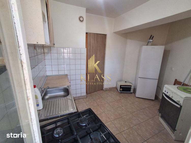 Apartament cu 3 camere semidecomandat în Colentina