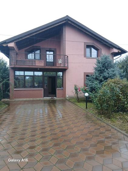 Casă cu 4 camere în Dancu