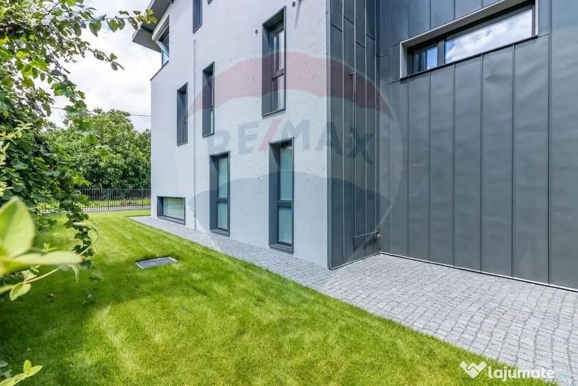 Casă cu 9 camere cu Teren 532 Mp în Băneasa