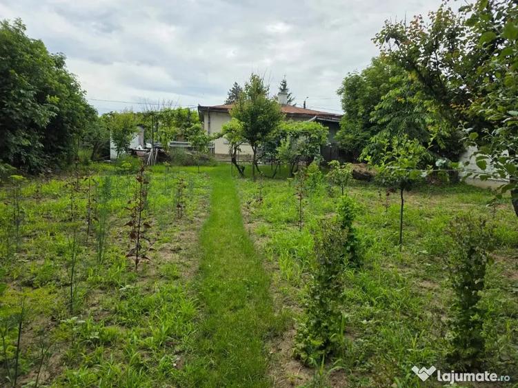 Casă cu 4 camere cu Teren 100 Mp în Central