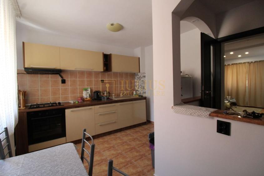 Apartament cu 3 camere semidecomandat, mobilat în Complex Studențesc