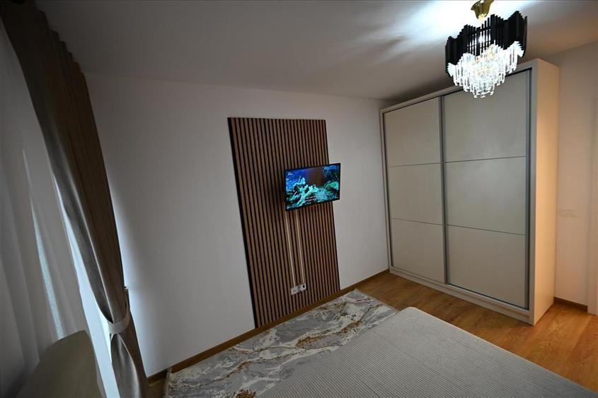 Apartament cu 3 camere decomandat, mobilat în Ultracentral