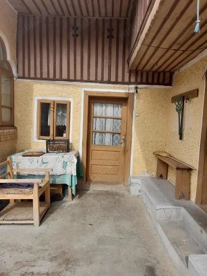 Casă cu 4 camere în Rucăr