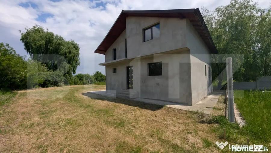 Casă cu 3 camere cu Teren 400 Mp în Lazuri
