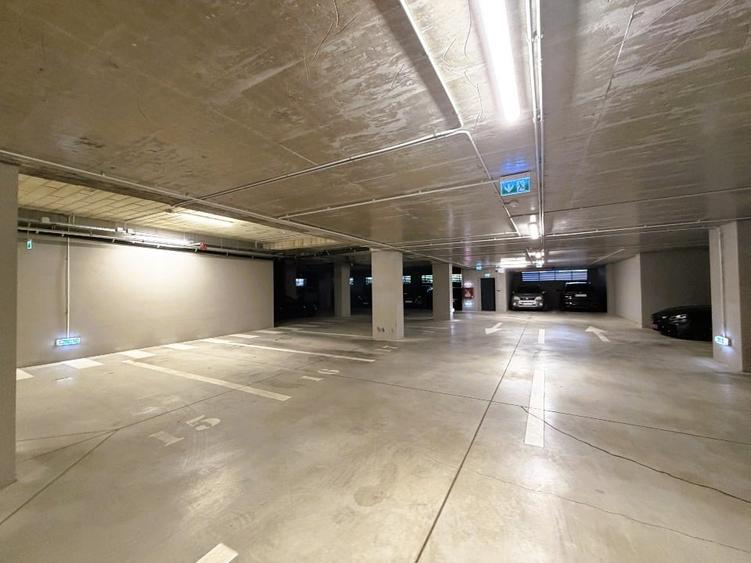 Apartament cu 2 camere semidecomandat, mobilat în Tractorul