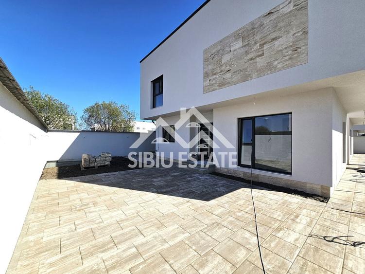 Duplex cu 4 camere cu Canalizare în Șelimbăr