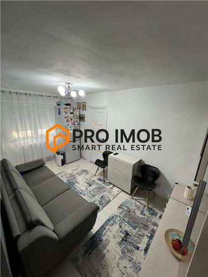 Apartament cu 2 camere semidecomandat, mobilat în Micro 14