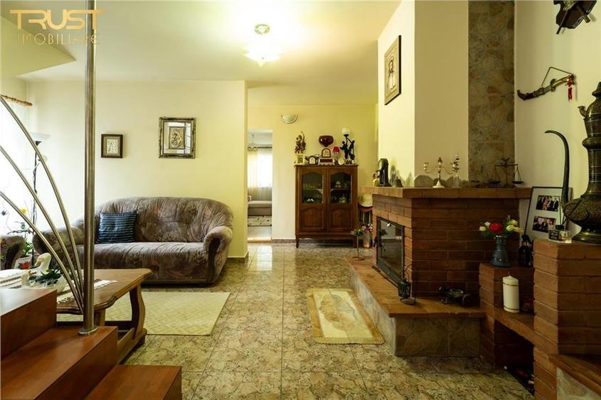 Apartament cu 9 camere semidecomandat în Central