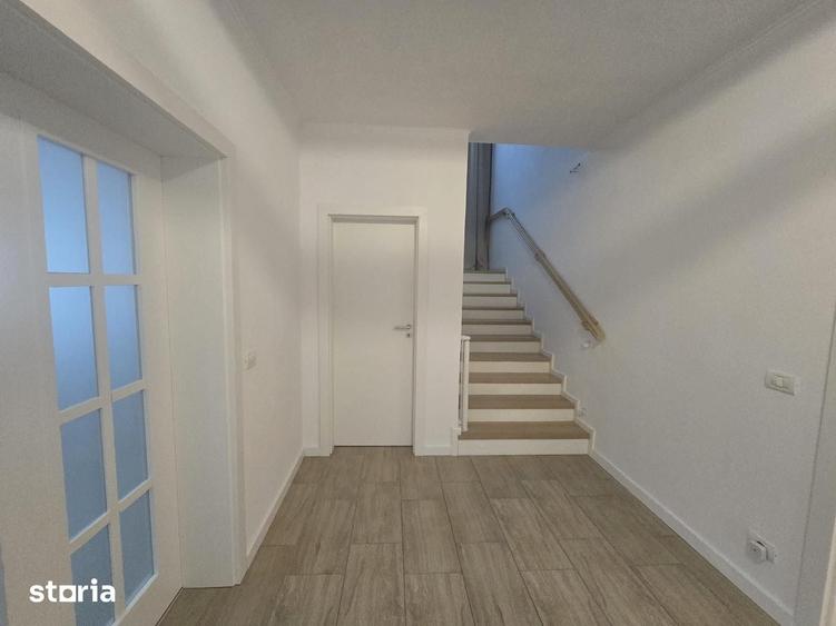 Casă cu 4 camere cu Teren 1239 Mp în Cetate