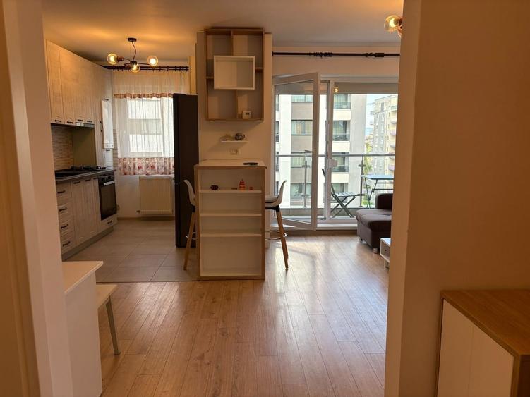Apartament cu 2 camere decomandat, mobilat în Tractorul