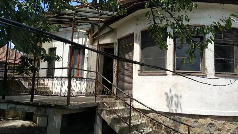 Casă cu 5 camere în Pârneava