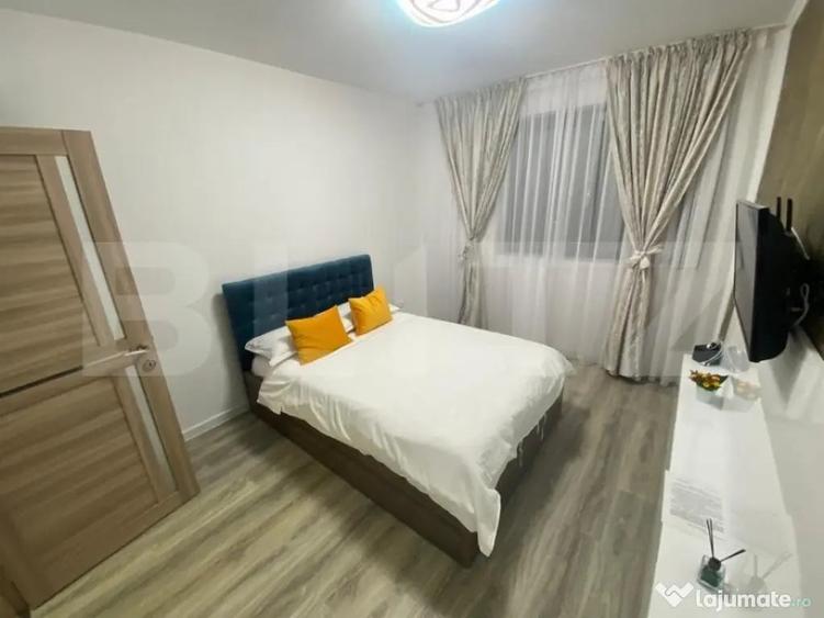 Apartament cu 3 camere semidecomandat în Calea București