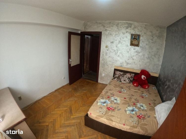 Apartament cu 2 camere semidecomandat în Uiești