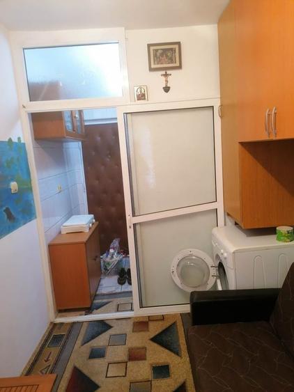 Garsonieră decomandată în Vest