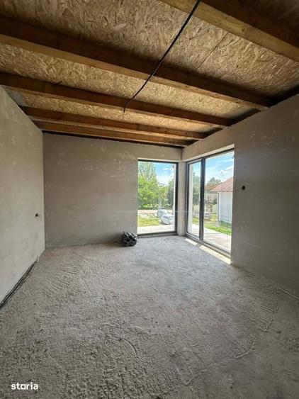 Casă cu 4 camere decomandat în Păulești