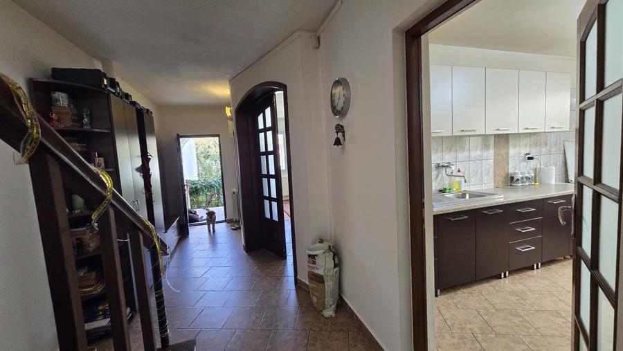 Casă cu 5 camere cu Canalizare în Chitila