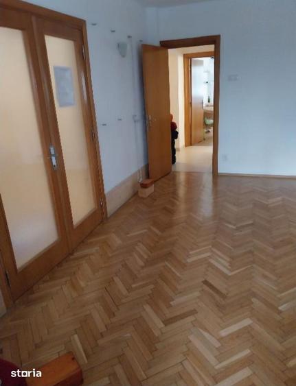 Apartament cu 4 camere semidecomandat în Iancului