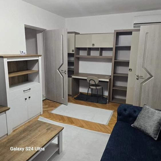 Apartament cu 3 camere semidecomandat în Central