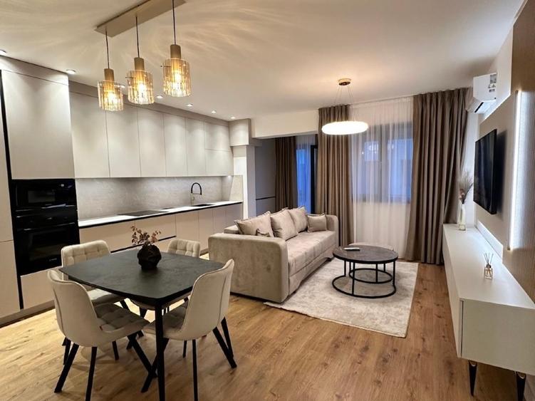 Apartament cu 2 camere decomandat, mobilat în Central