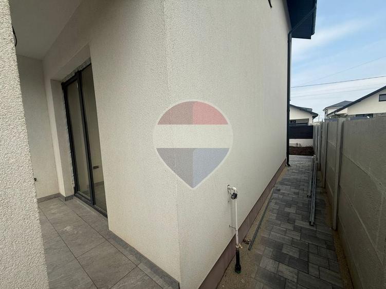 Casă individuală cu 4 camere cu Teren 377 Mp în Central