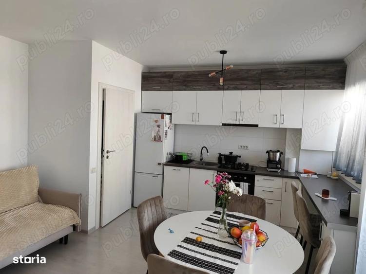 Apartament cu 3 camere, mobilat în Tractorul