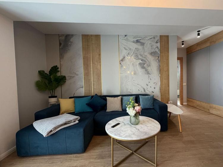 Apartament cu 2 camere semidecomandat, mobilat în Faleza Nord