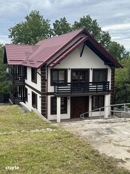 Casă cu 8 camere cu Teren 2800 Mp în Milcoiu