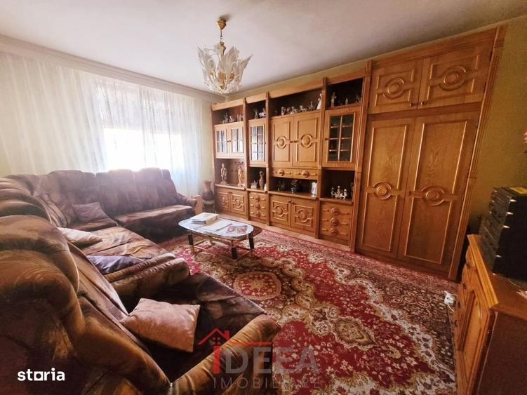 Apartament cu 4 camere decomandat în Central