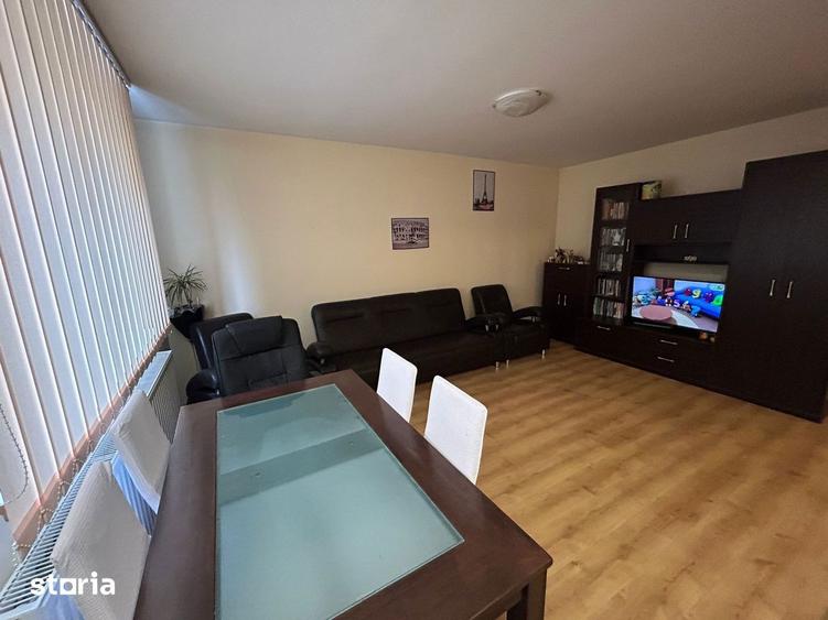 Apartament cu 3 camere în Cetate
