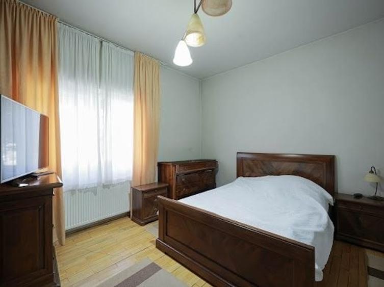Casă cu 3 camere cu Teren 554 Mp în Central
