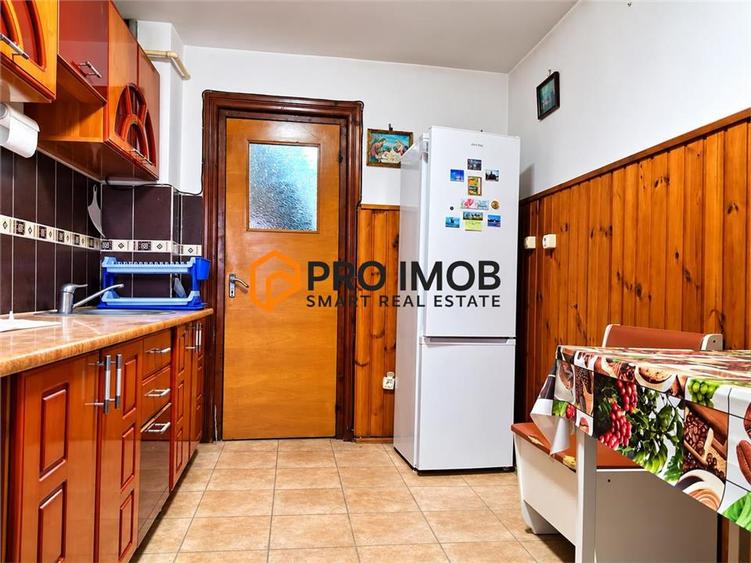 Apartament cu 3 camere decomandat în Micro 12