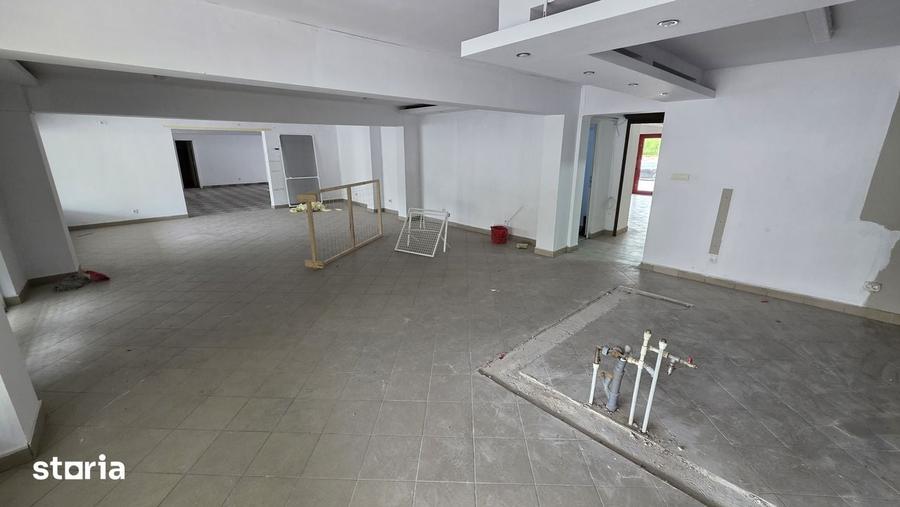 Spațiu comercial, de 200 mp, în Central