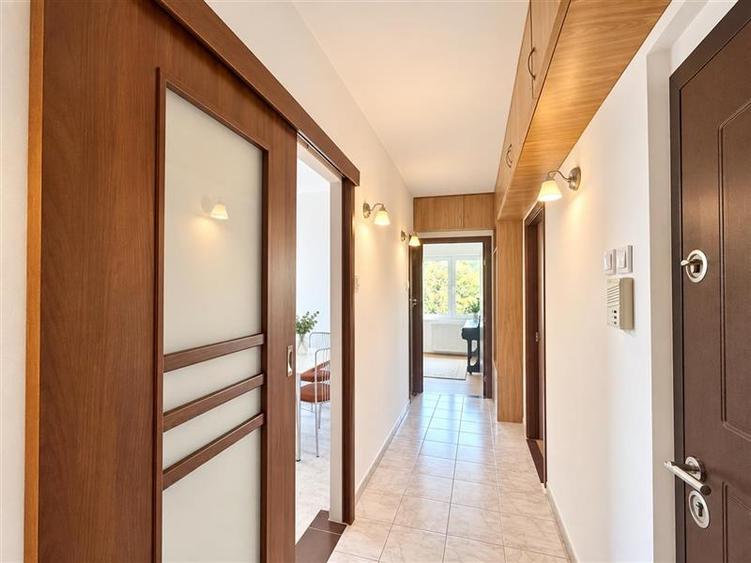 Apartament cu 2 camere decomandat în 7 Noiembrie